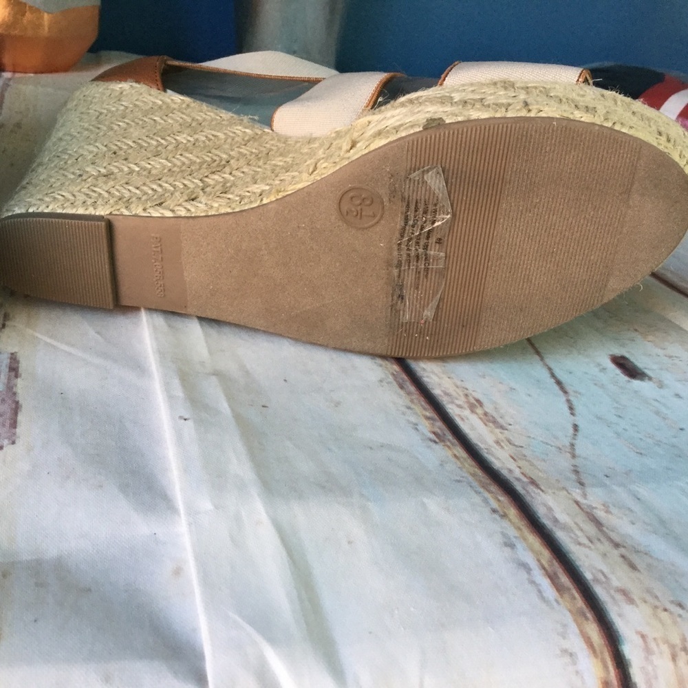 Mossimo Wedges Sandals - Picture 7 of 8